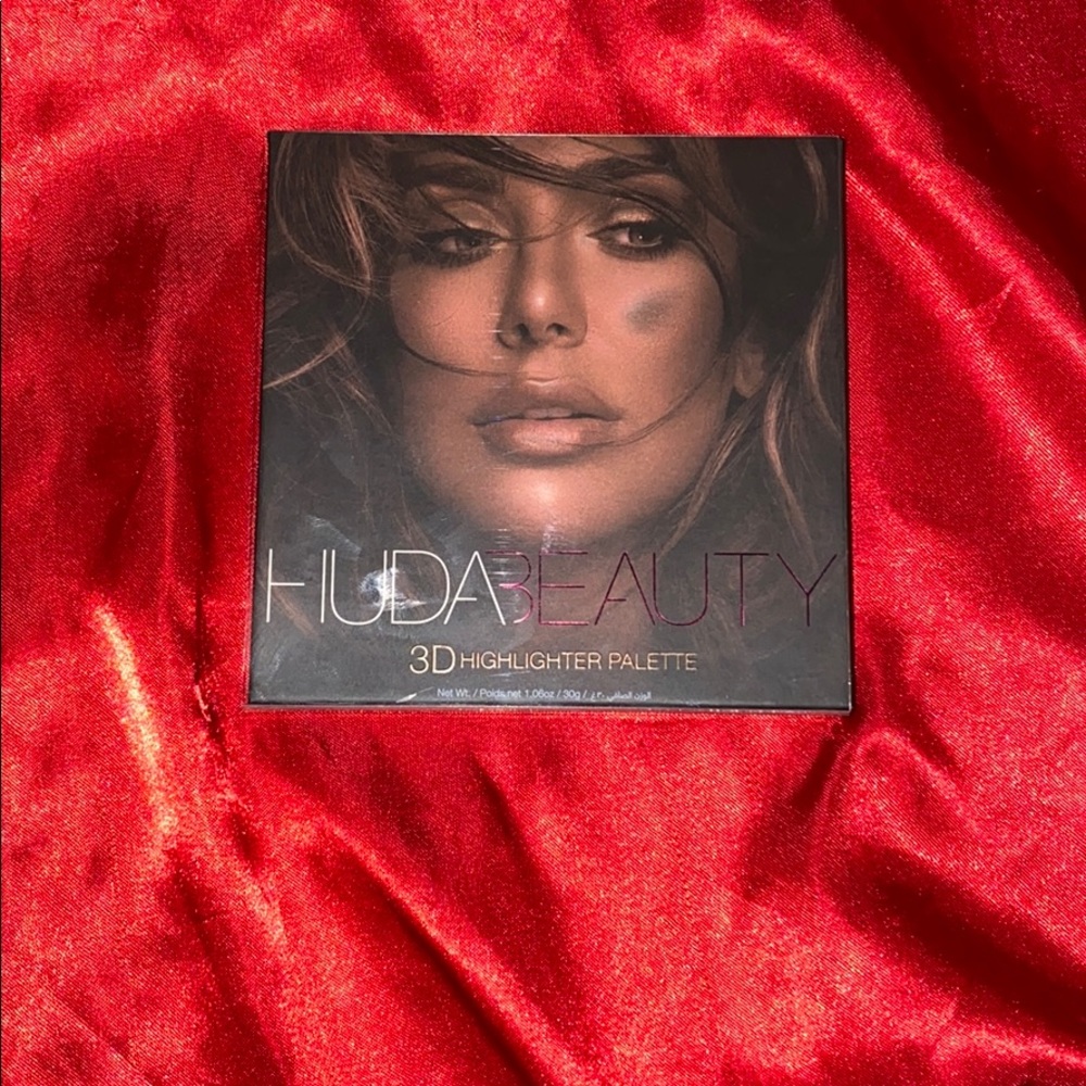 Huda Beauty 3D Highlighter Palette